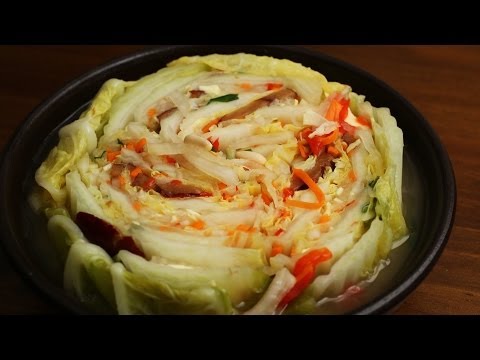 Non-Spicy Kimchi (White kimchi: Baek-Kimchi: 백김치)